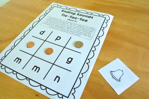 Ending sounds tic-tac-toe: a family game for Kindergarten