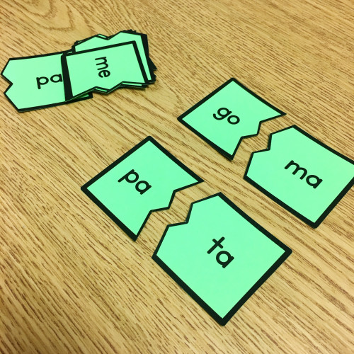 This post has tons of ideas (and freebies) for teaching phonics in Spanish!