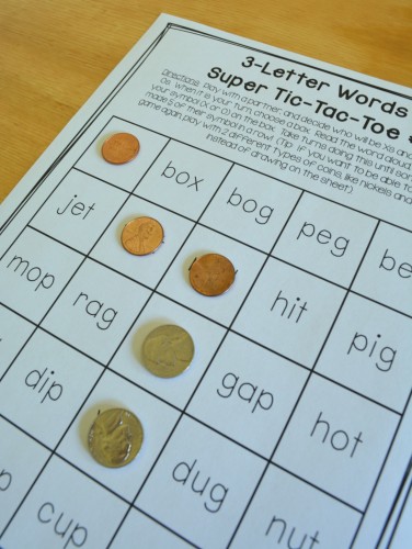 CVC word tic-tac-toe: a family literacy game for Kindergarten