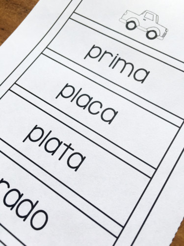 This post has tons of ideas (and freebies) for teaching phonics in Spanish!